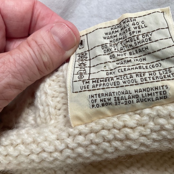 Vintage Cardigan 100% New Wool Hand Knit in New Zealand - Picture 5 of 12